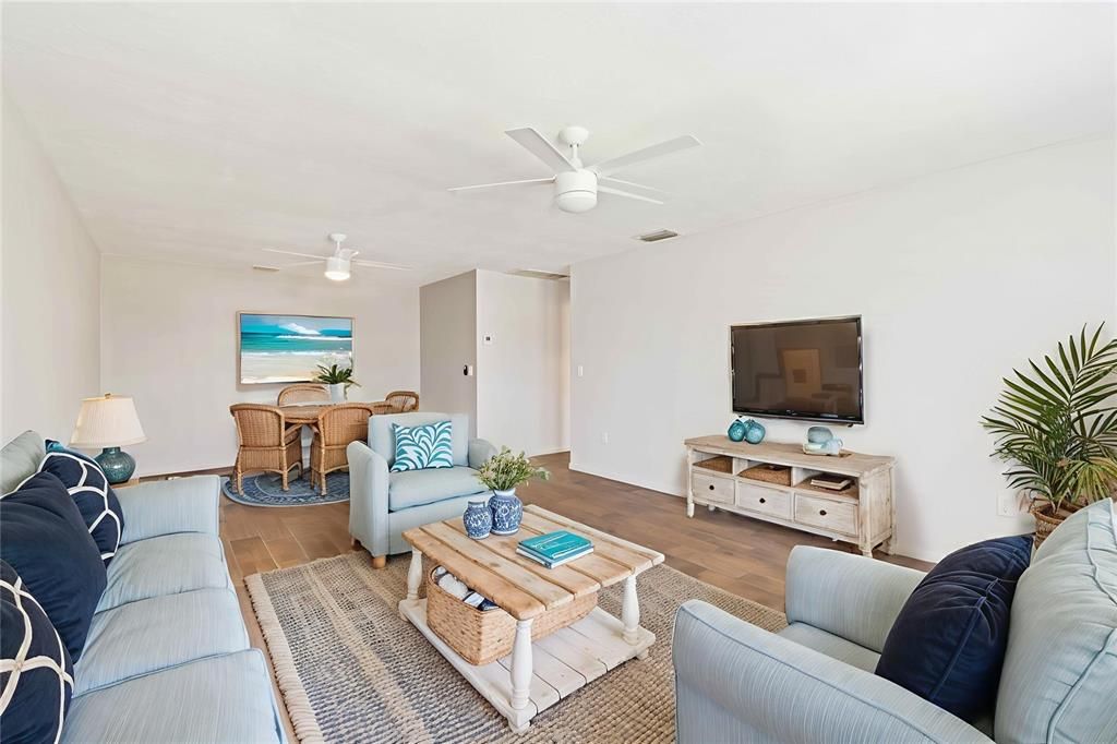 En Venta: $327,000 (2 camas, 2 baños, 1601 Pies cuadrados)