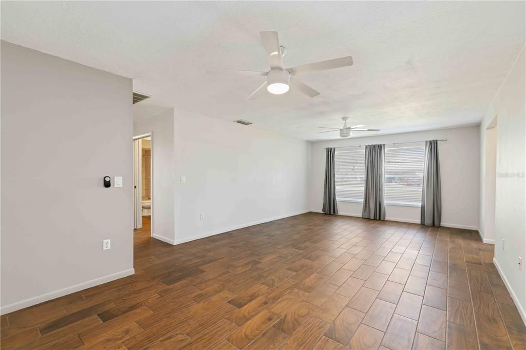 En Venta: $327,000 (2 camas, 2 baños, 1601 Pies cuadrados)