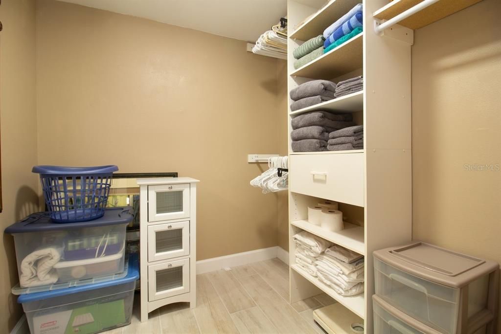 For Sale: $167,500 (2 beds, 2 baths, 913 Square Feet)