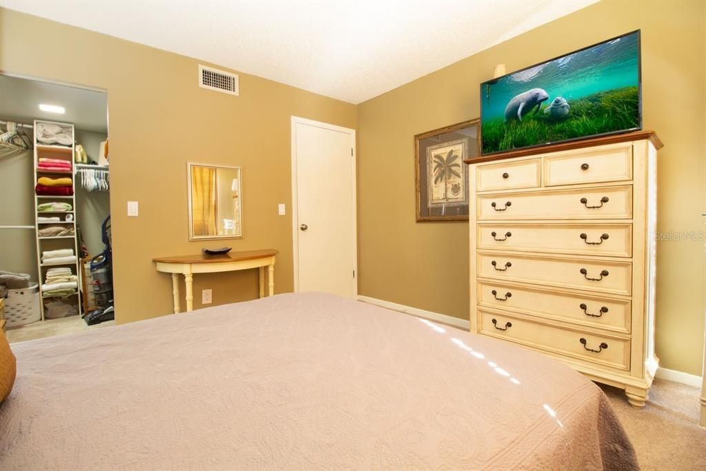 For Sale: $167,500 (2 beds, 2 baths, 913 Square Feet)