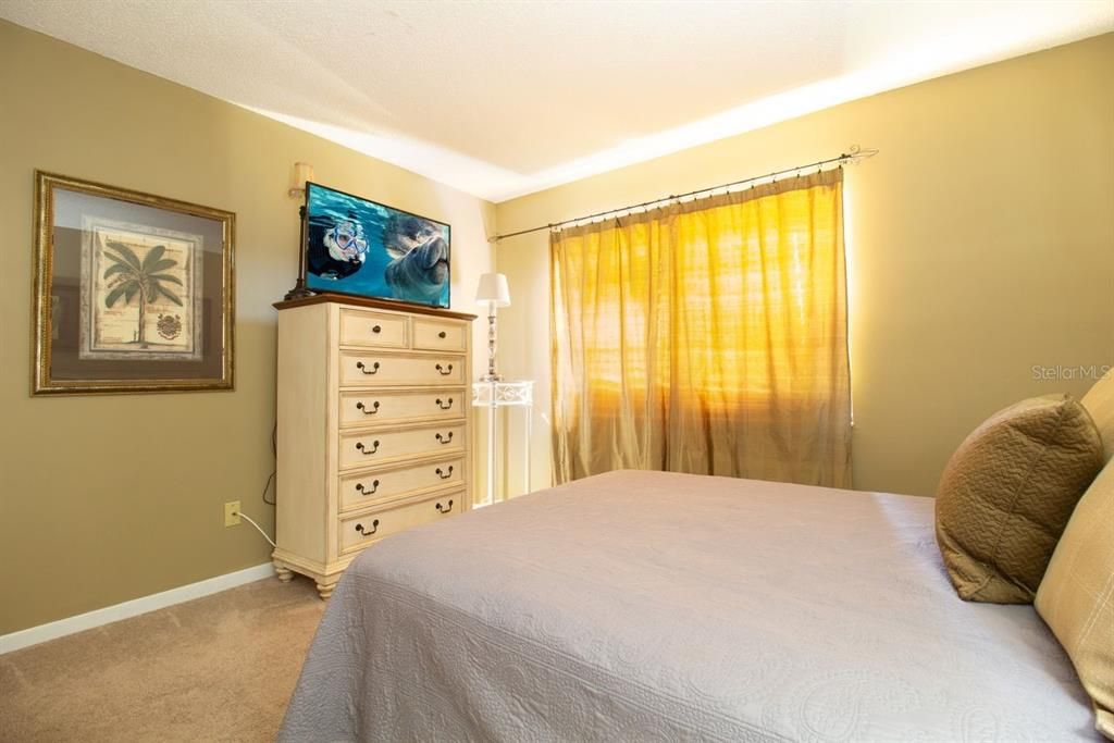 For Sale: $167,500 (2 beds, 2 baths, 913 Square Feet)