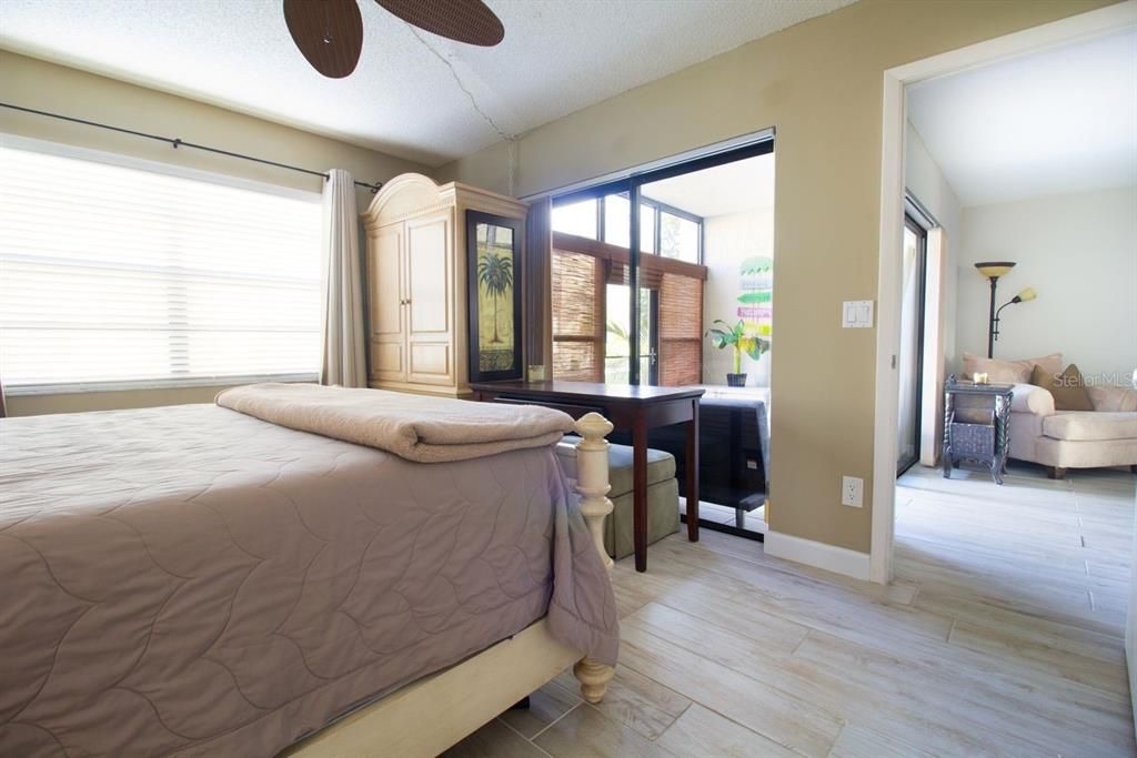 For Sale: $167,500 (2 beds, 2 baths, 913 Square Feet)