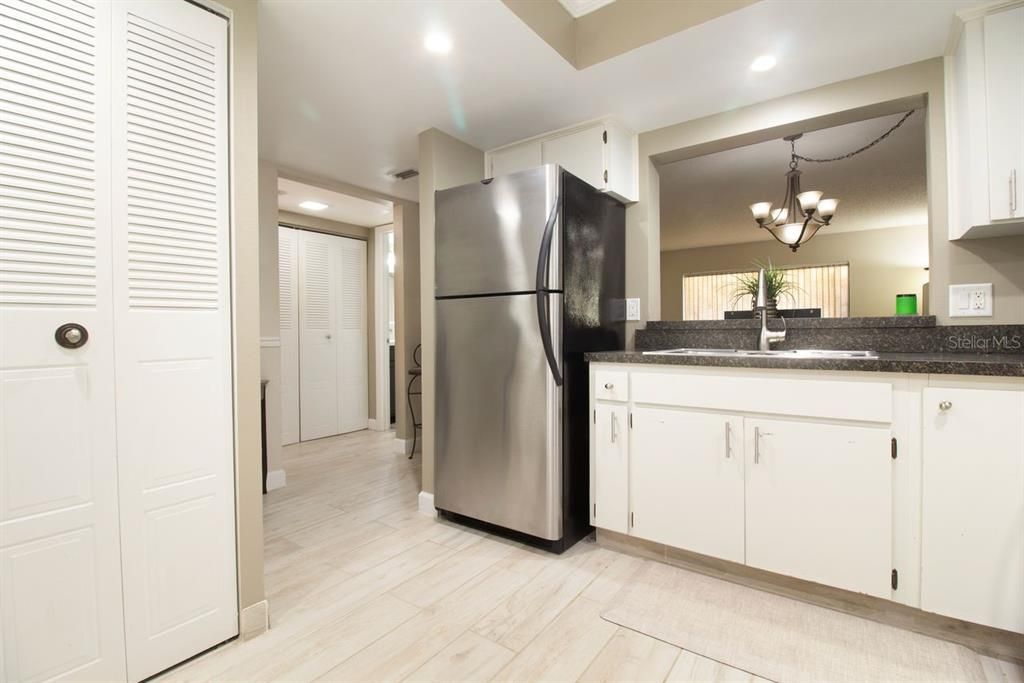 For Sale: $167,500 (2 beds, 2 baths, 913 Square Feet)