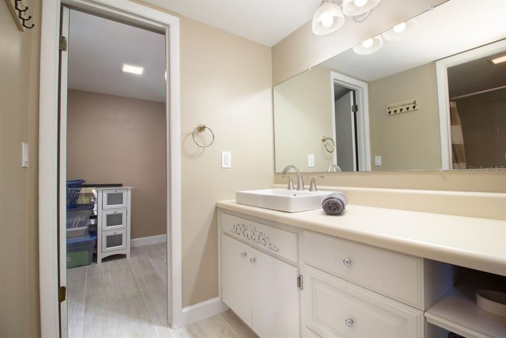 For Sale: $167,500 (2 beds, 2 baths, 913 Square Feet)