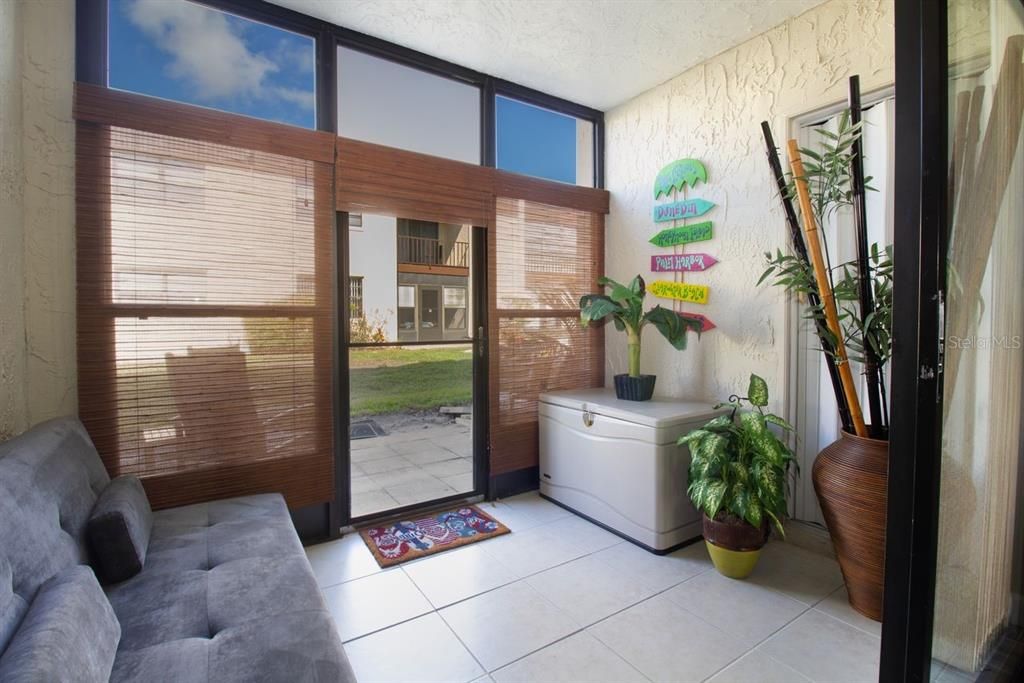 For Sale: $167,500 (2 beds, 2 baths, 913 Square Feet)