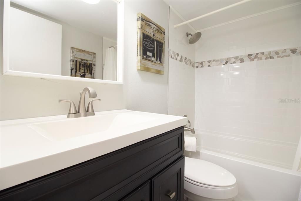 For Sale: $167,500 (2 beds, 2 baths, 913 Square Feet)