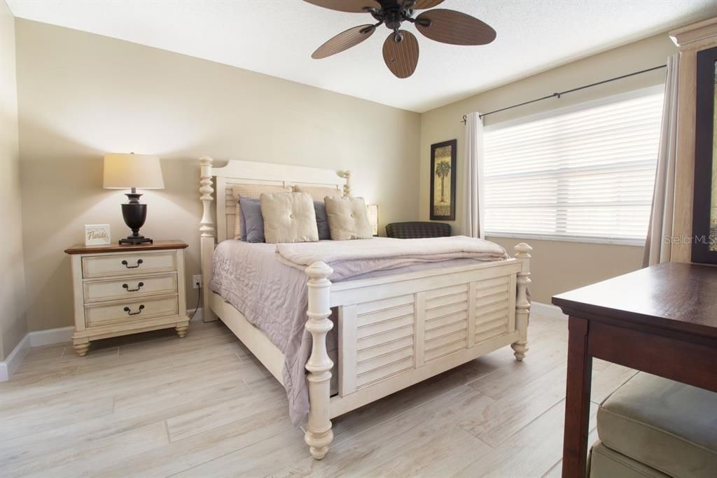 For Sale: $167,500 (2 beds, 2 baths, 913 Square Feet)