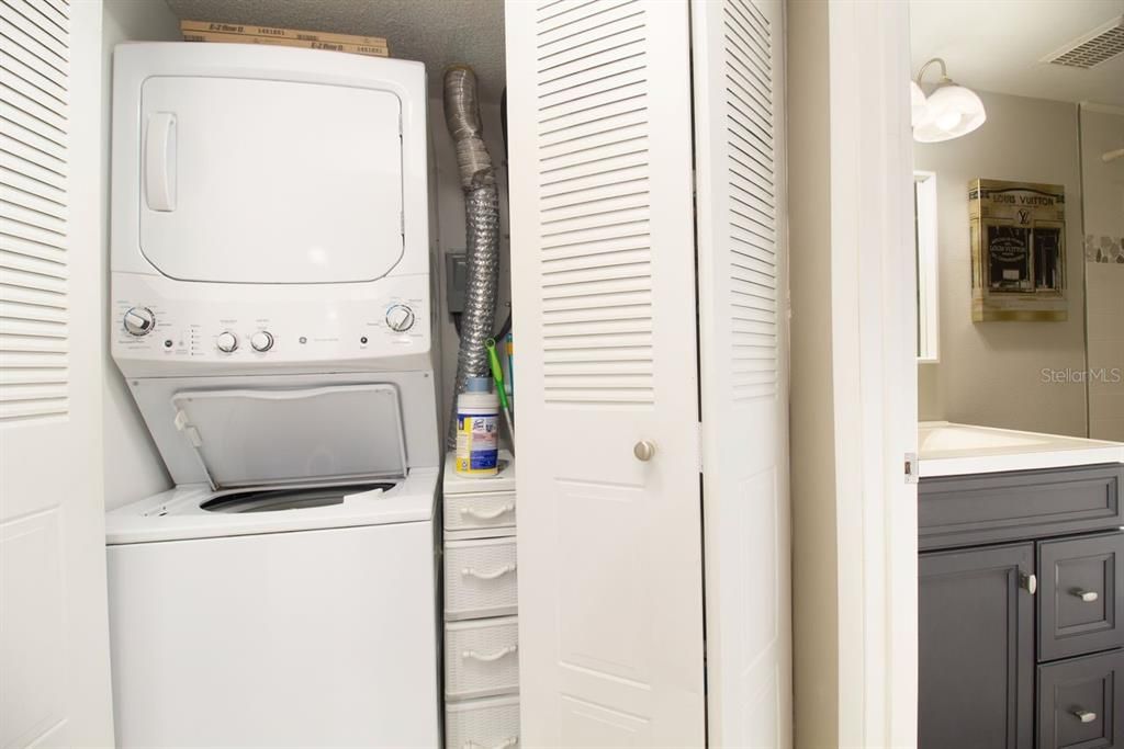 For Sale: $167,500 (2 beds, 2 baths, 913 Square Feet)