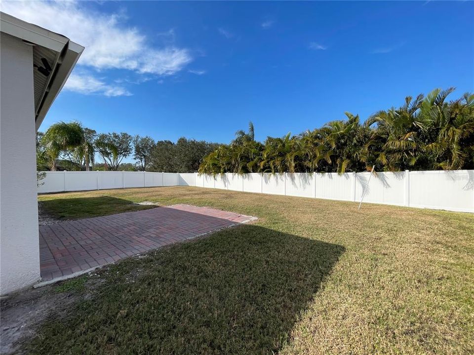 На продажу: $399,777 (4 спален, 2 ванн, 1693 Квадратных фут)