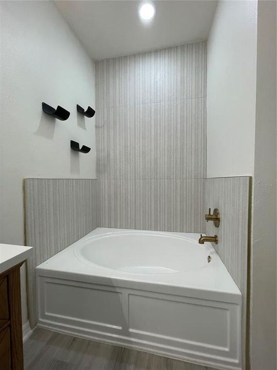 На продажу: $399,777 (4 спален, 2 ванн, 1693 Квадратных фут)