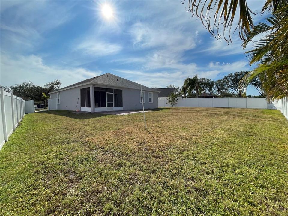 На продажу: $399,777 (4 спален, 2 ванн, 1693 Квадратных фут)