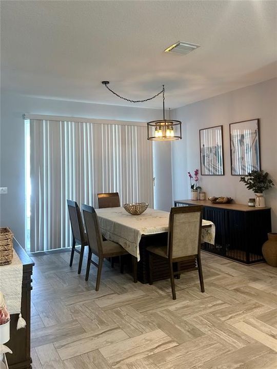 На продажу: $399,777 (4 спален, 2 ванн, 1693 Квадратных фут)