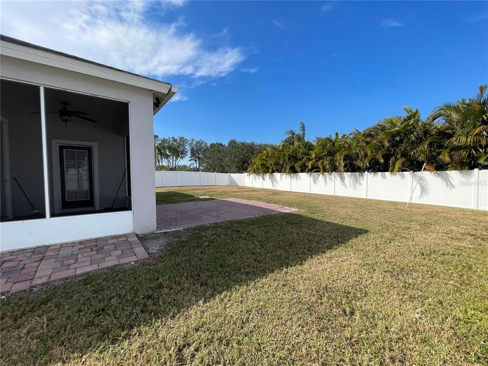 На продажу: $399,777 (4 спален, 2 ванн, 1693 Квадратных фут)