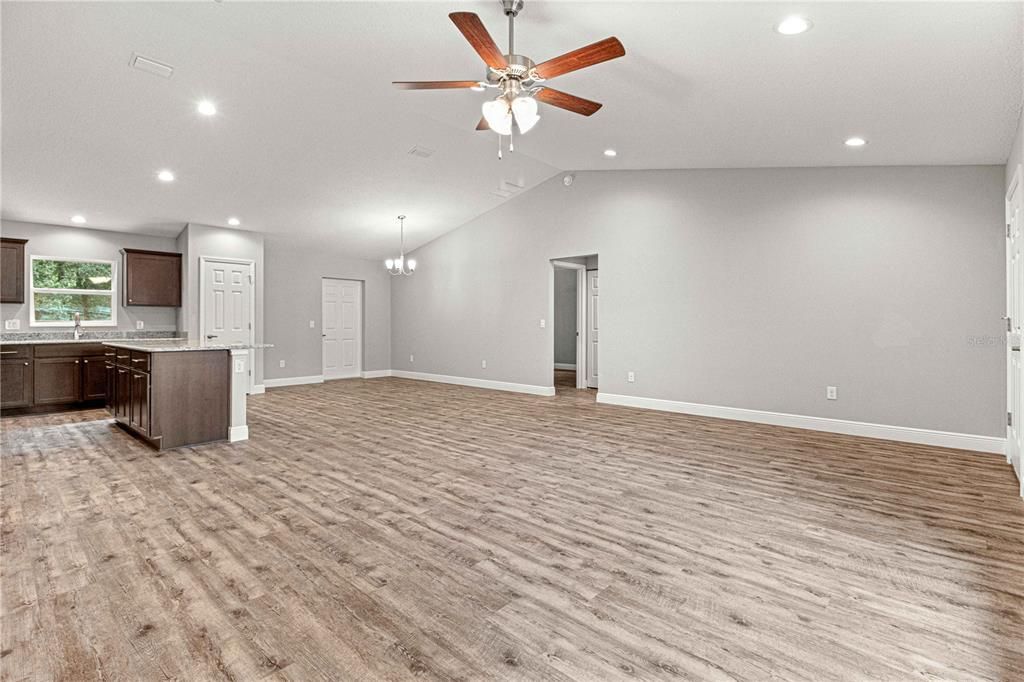 На продажу: $339,900 (3 спален, 2 ванн, 1703 Квадратных фут)