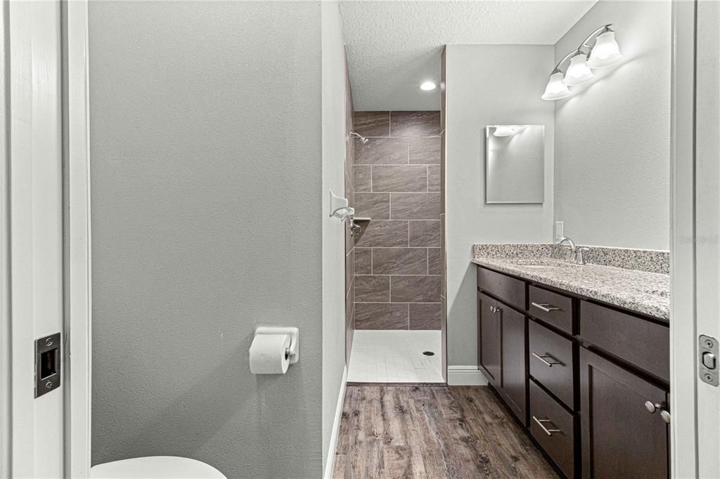 На продажу: $339,900 (3 спален, 2 ванн, 1703 Квадратных фут)