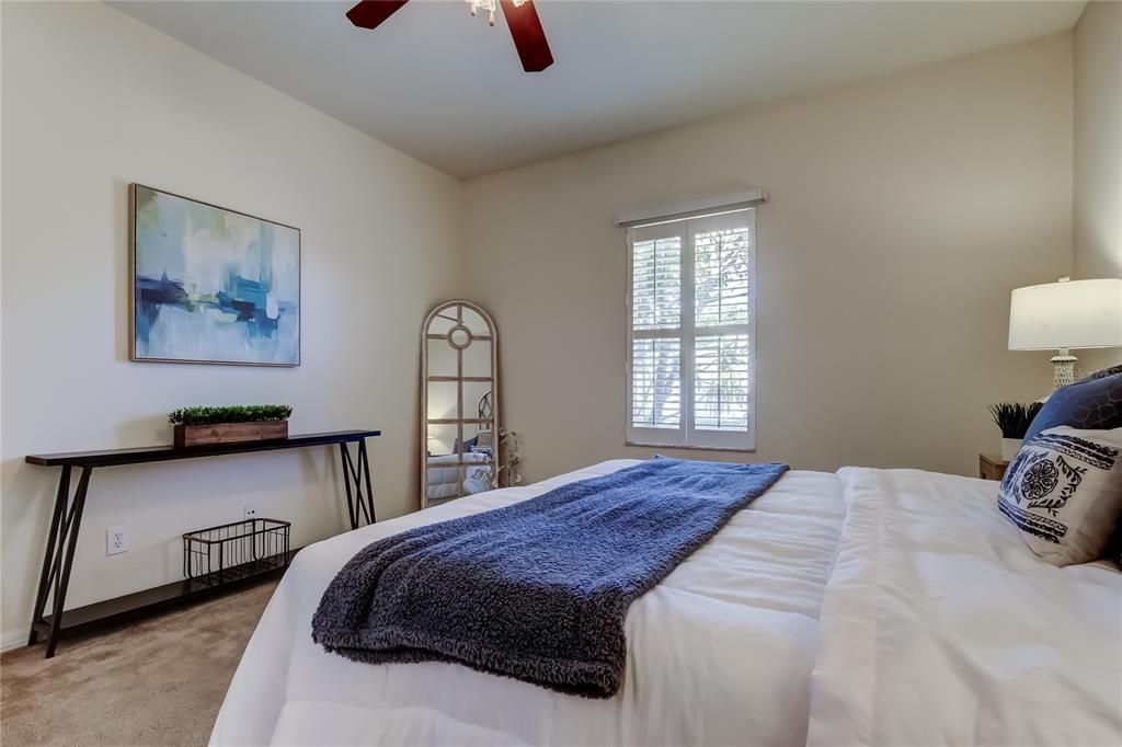 合同活跃: $355,000 (3 贝兹, 2 浴室, 1434 平方英尺)