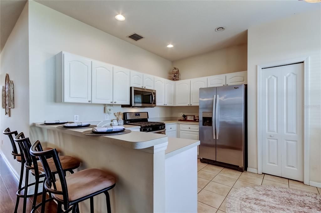 合同活跃: $355,000 (3 贝兹, 2 浴室, 1434 平方英尺)