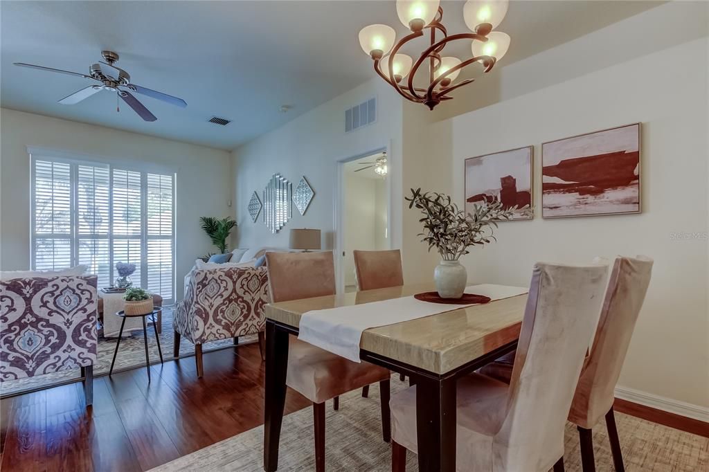 合同活跃: $355,000 (3 贝兹, 2 浴室, 1434 平方英尺)