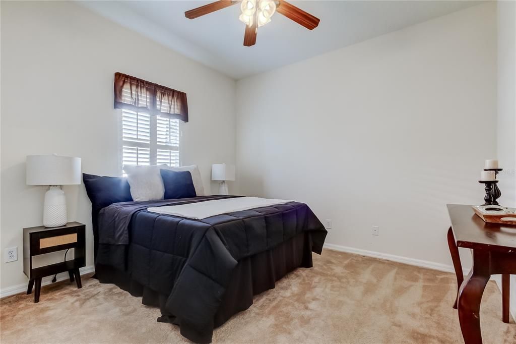 合同活跃: $355,000 (3 贝兹, 2 浴室, 1434 平方英尺)