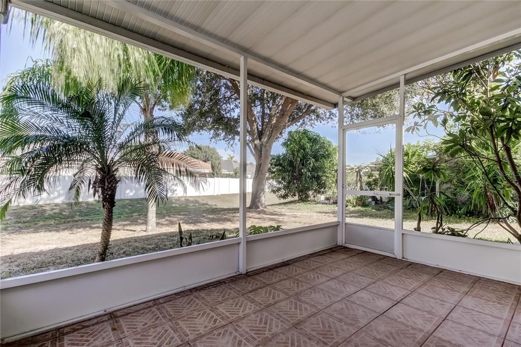 合同活跃: $355,000 (3 贝兹, 2 浴室, 1434 平方英尺)