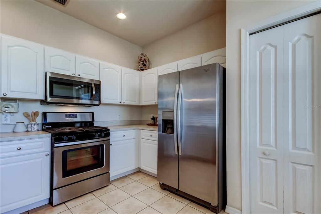 合同活跃: $355,000 (3 贝兹, 2 浴室, 1434 平方英尺)