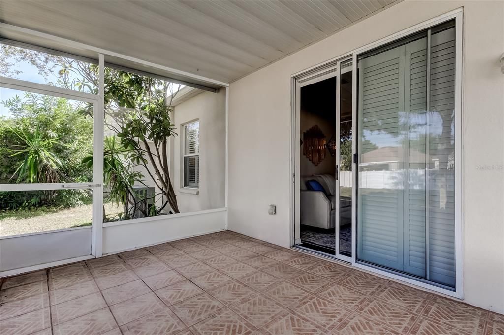 合同活跃: $355,000 (3 贝兹, 2 浴室, 1434 平方英尺)