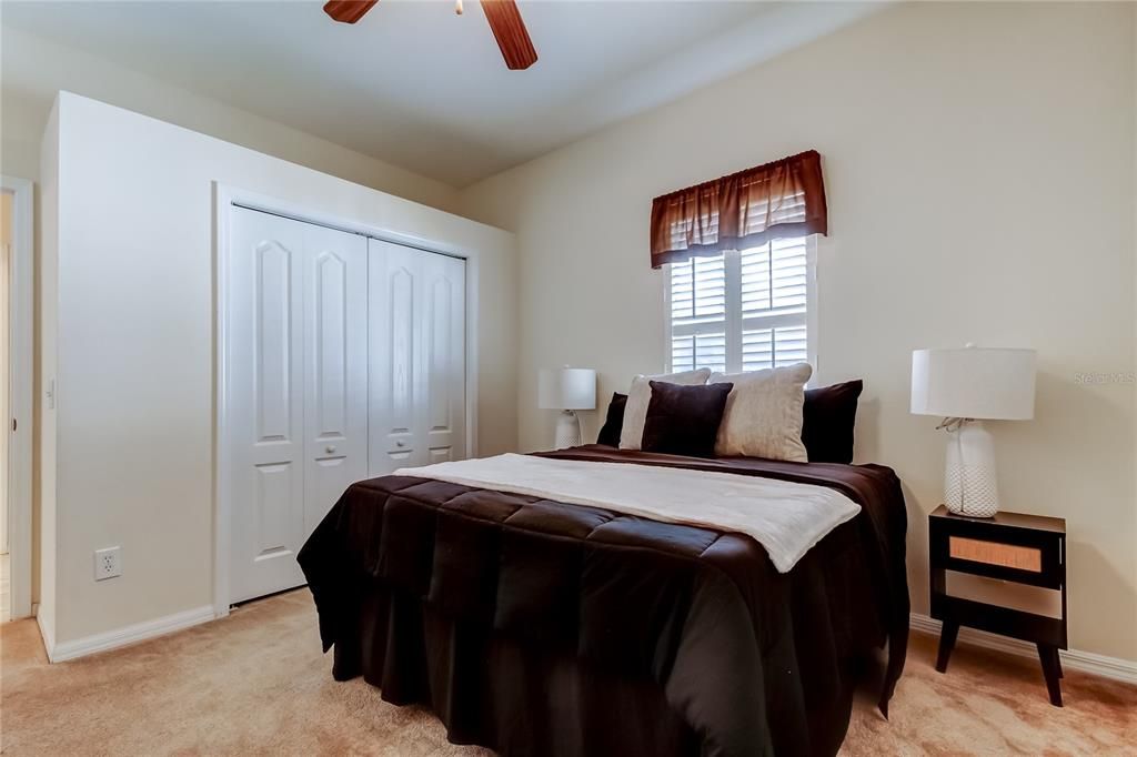 合同活跃: $355,000 (3 贝兹, 2 浴室, 1434 平方英尺)