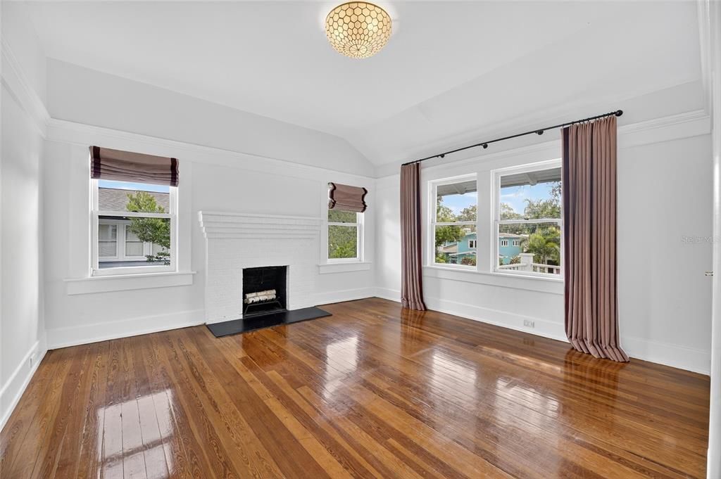 For Rent: $7,995 (3 beds, 2 baths, 2922 Square Feet)