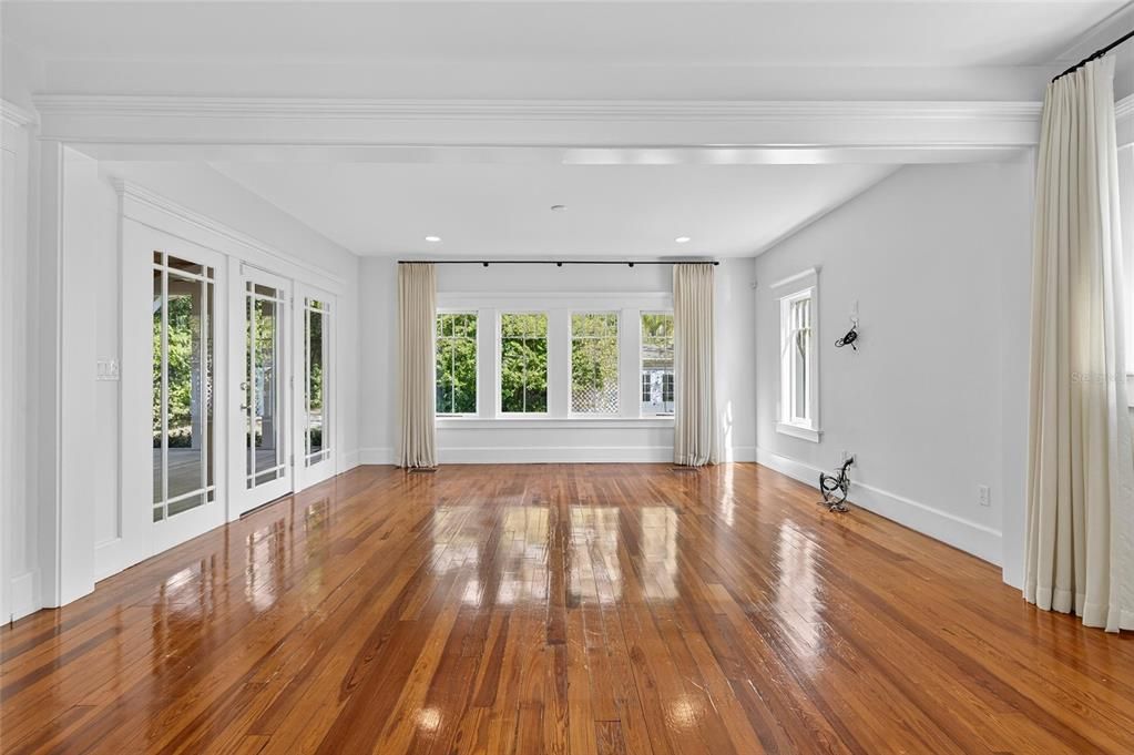 For Rent: $7,995 (3 beds, 2 baths, 2922 Square Feet)