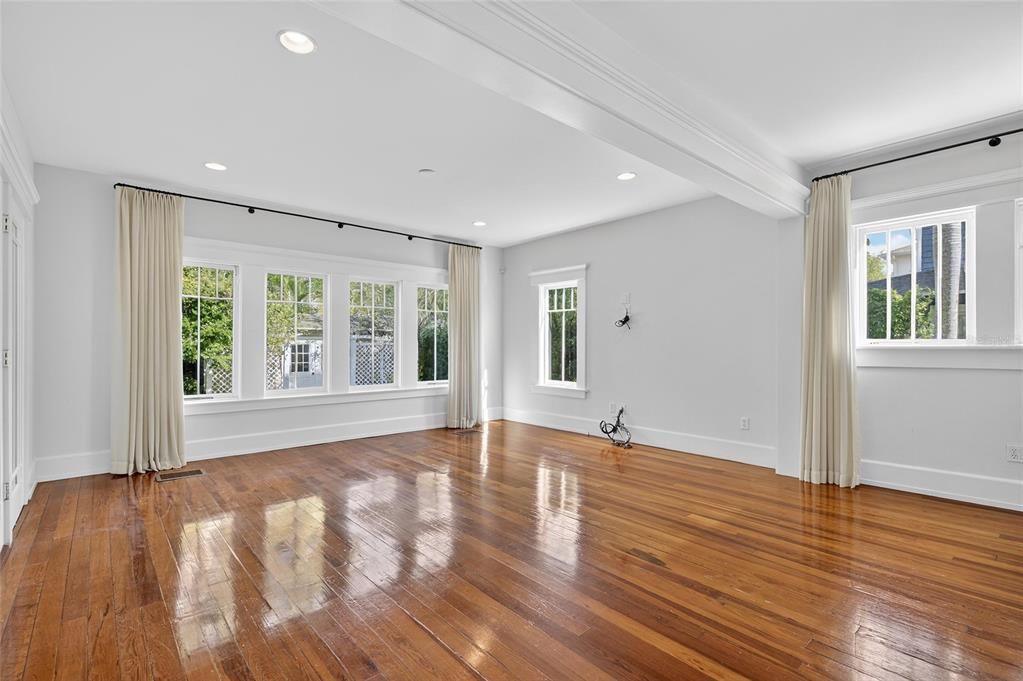 For Rent: $7,995 (3 beds, 2 baths, 2922 Square Feet)