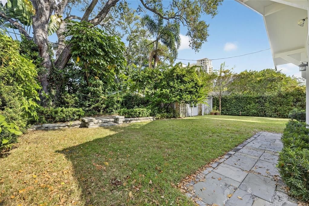 For Rent: $7,995 (3 beds, 2 baths, 2922 Square Feet)