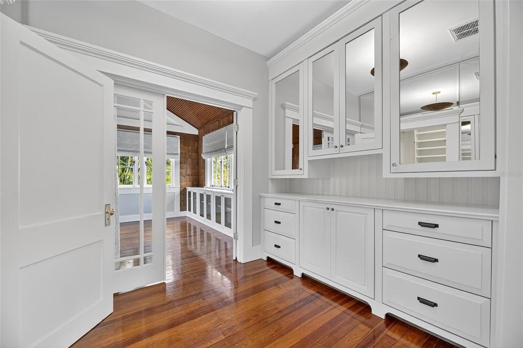 For Rent: $7,995 (3 beds, 2 baths, 2922 Square Feet)