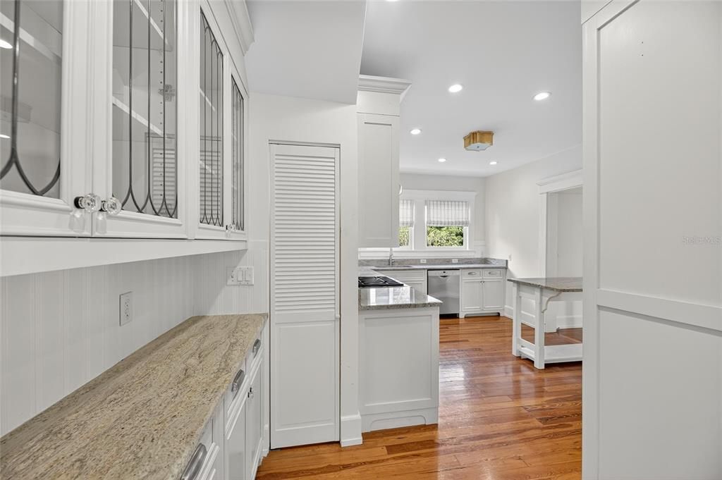 For Rent: $7,995 (3 beds, 2 baths, 2922 Square Feet)