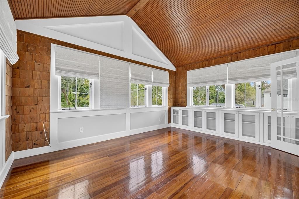 For Rent: $7,995 (3 beds, 2 baths, 2922 Square Feet)