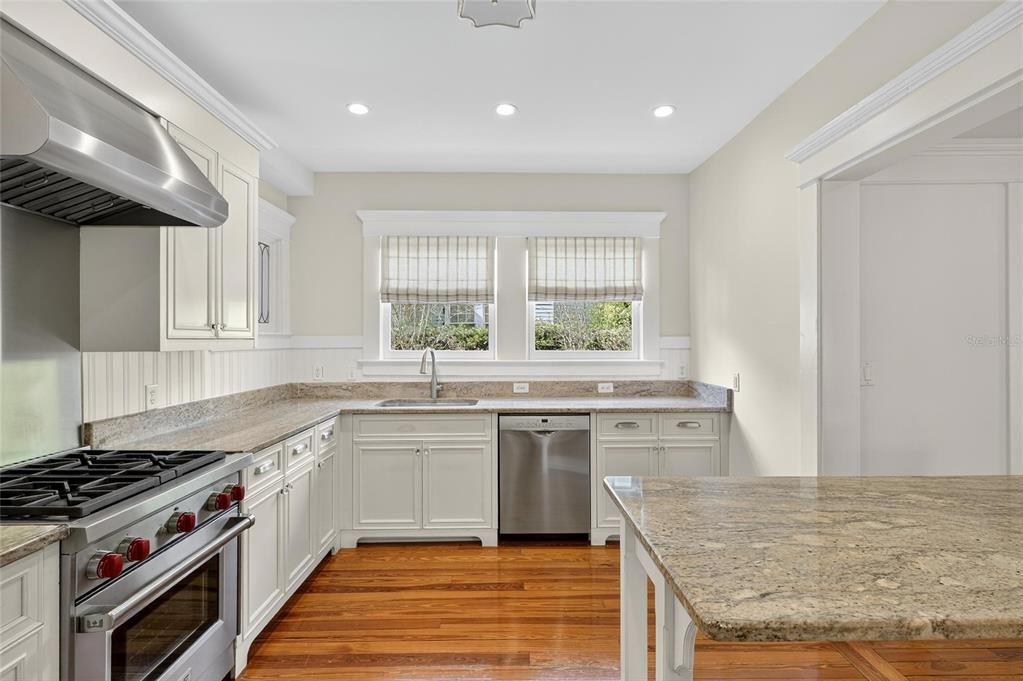 For Rent: $7,995 (3 beds, 2 baths, 2922 Square Feet)