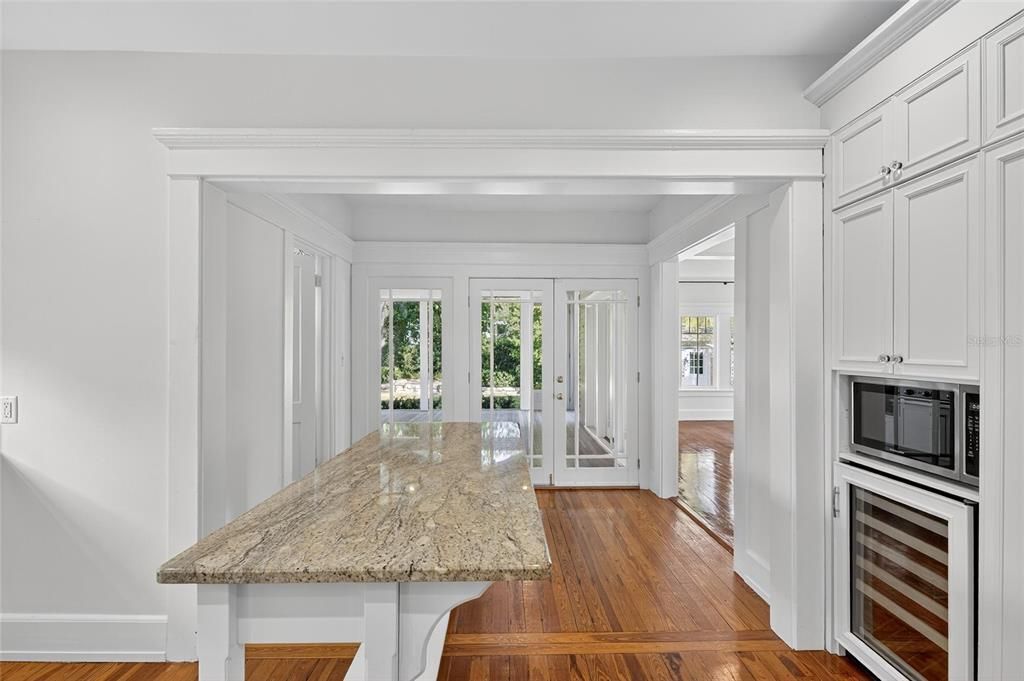 For Rent: $7,995 (3 beds, 2 baths, 2922 Square Feet)