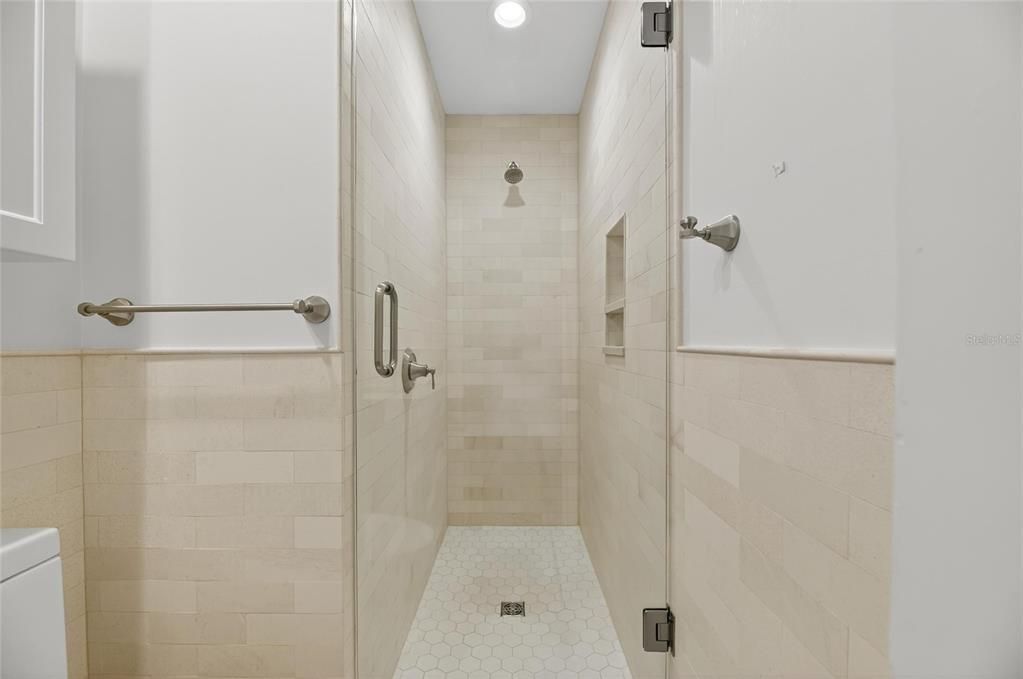 For Rent: $7,995 (3 beds, 2 baths, 2922 Square Feet)