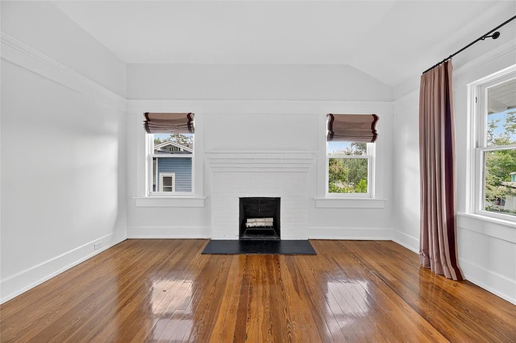 For Rent: $7,995 (3 beds, 2 baths, 2922 Square Feet)