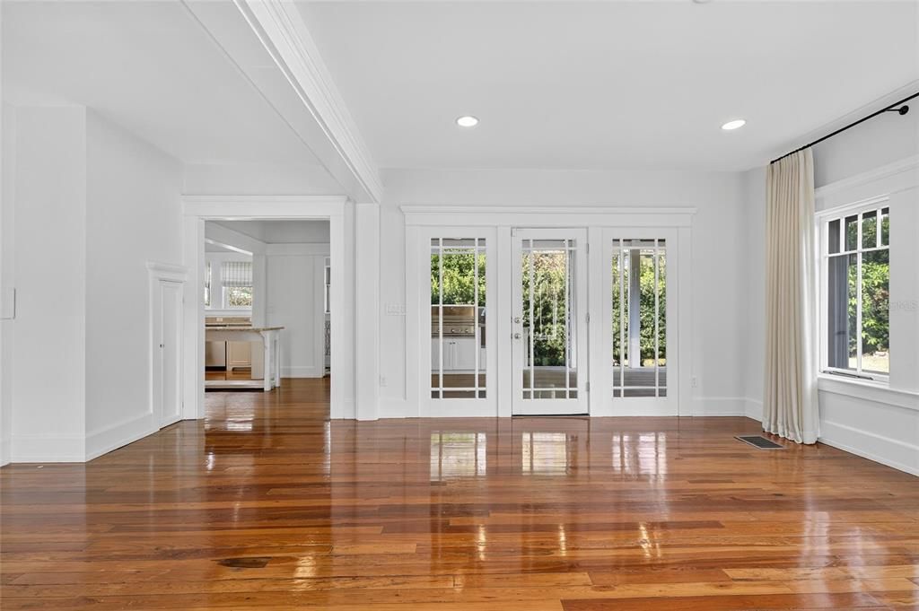 For Rent: $7,995 (3 beds, 2 baths, 2922 Square Feet)