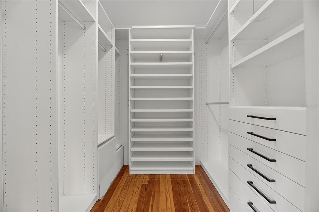 For Rent: $7,995 (3 beds, 2 baths, 2922 Square Feet)