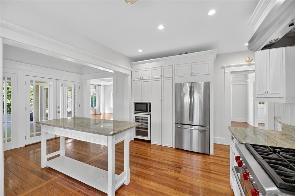 For Rent: $7,995 (3 beds, 2 baths, 2922 Square Feet)