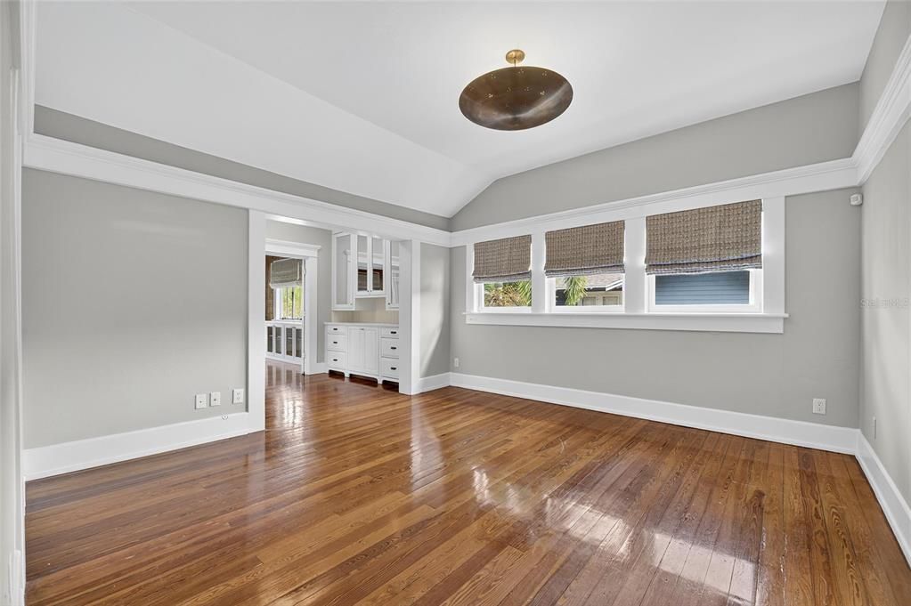 For Rent: $7,995 (3 beds, 2 baths, 2922 Square Feet)