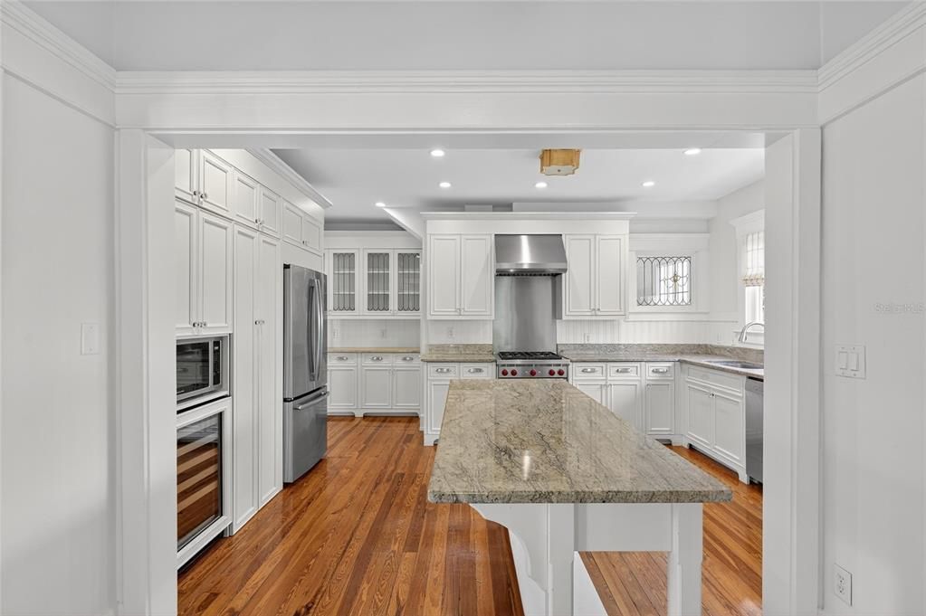 For Rent: $7,995 (3 beds, 2 baths, 2922 Square Feet)