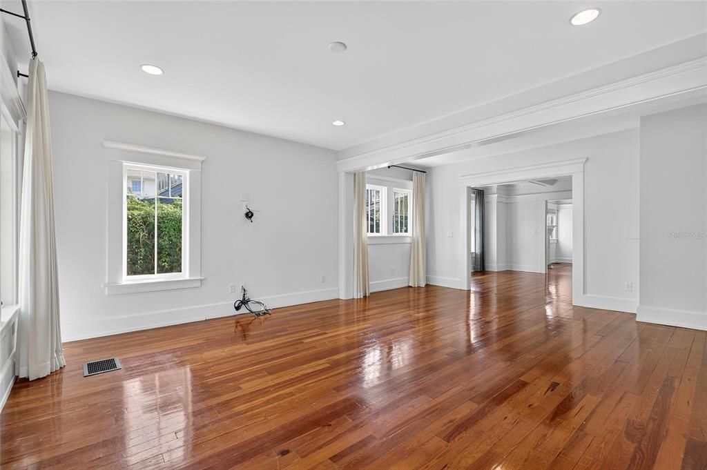 For Rent: $7,995 (3 beds, 2 baths, 2922 Square Feet)