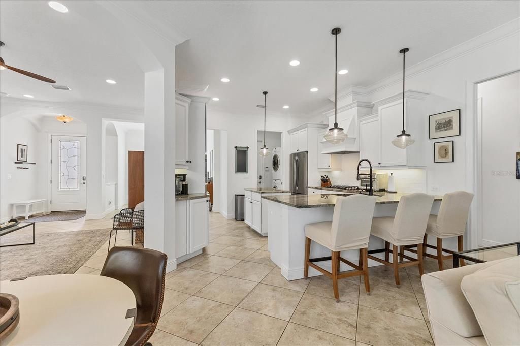 合同活跃: $754,900 (4 贝兹, 3 浴室, 2495 平方英尺)