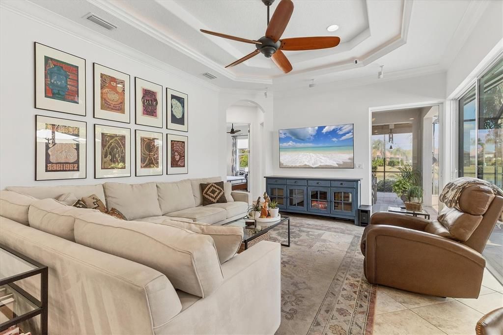 合同活跃: $754,900 (4 贝兹, 3 浴室, 2495 平方英尺)