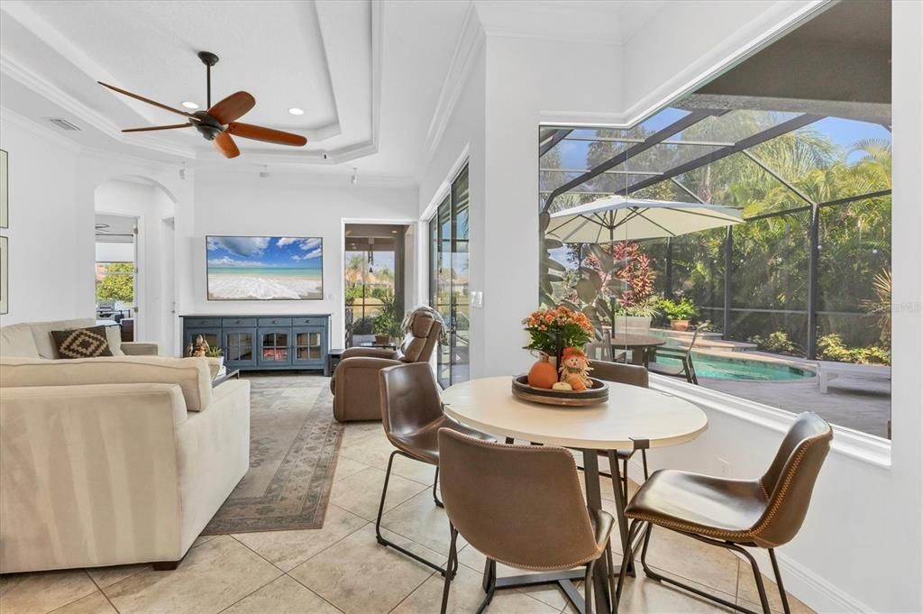 合同活跃: $754,900 (4 贝兹, 3 浴室, 2495 平方英尺)