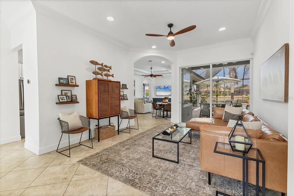 合同活跃: $754,900 (4 贝兹, 3 浴室, 2495 平方英尺)