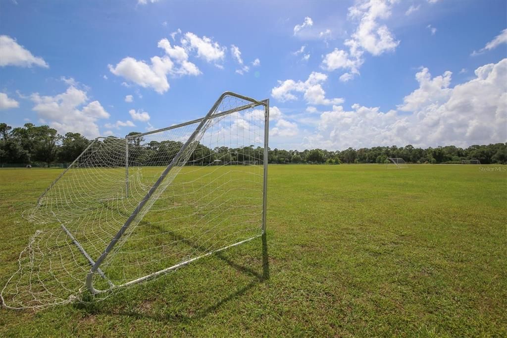 合同活跃: $754,900 (4 贝兹, 3 浴室, 2495 平方英尺)