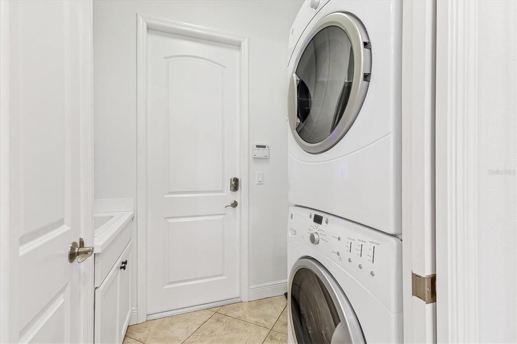 合同活跃: $754,900 (4 贝兹, 3 浴室, 2495 平方英尺)